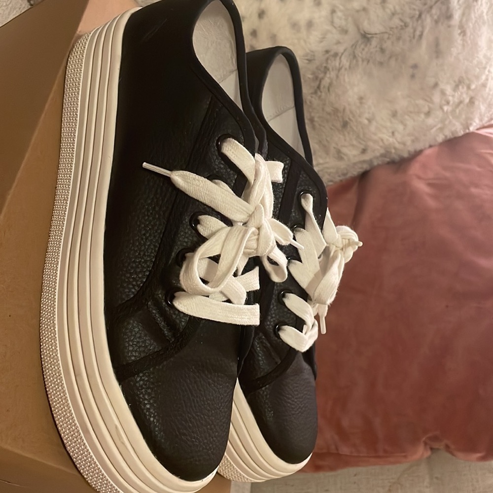 Good condition Steve Madden womens sneakers
